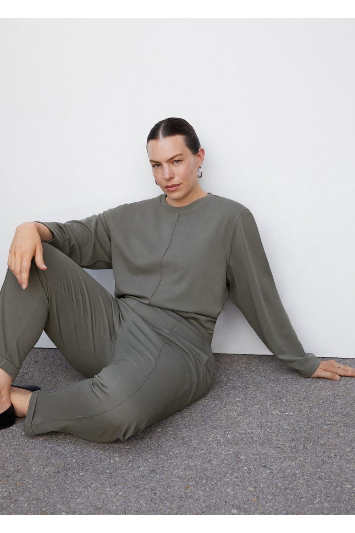 كنزة MANGO لون رمادي