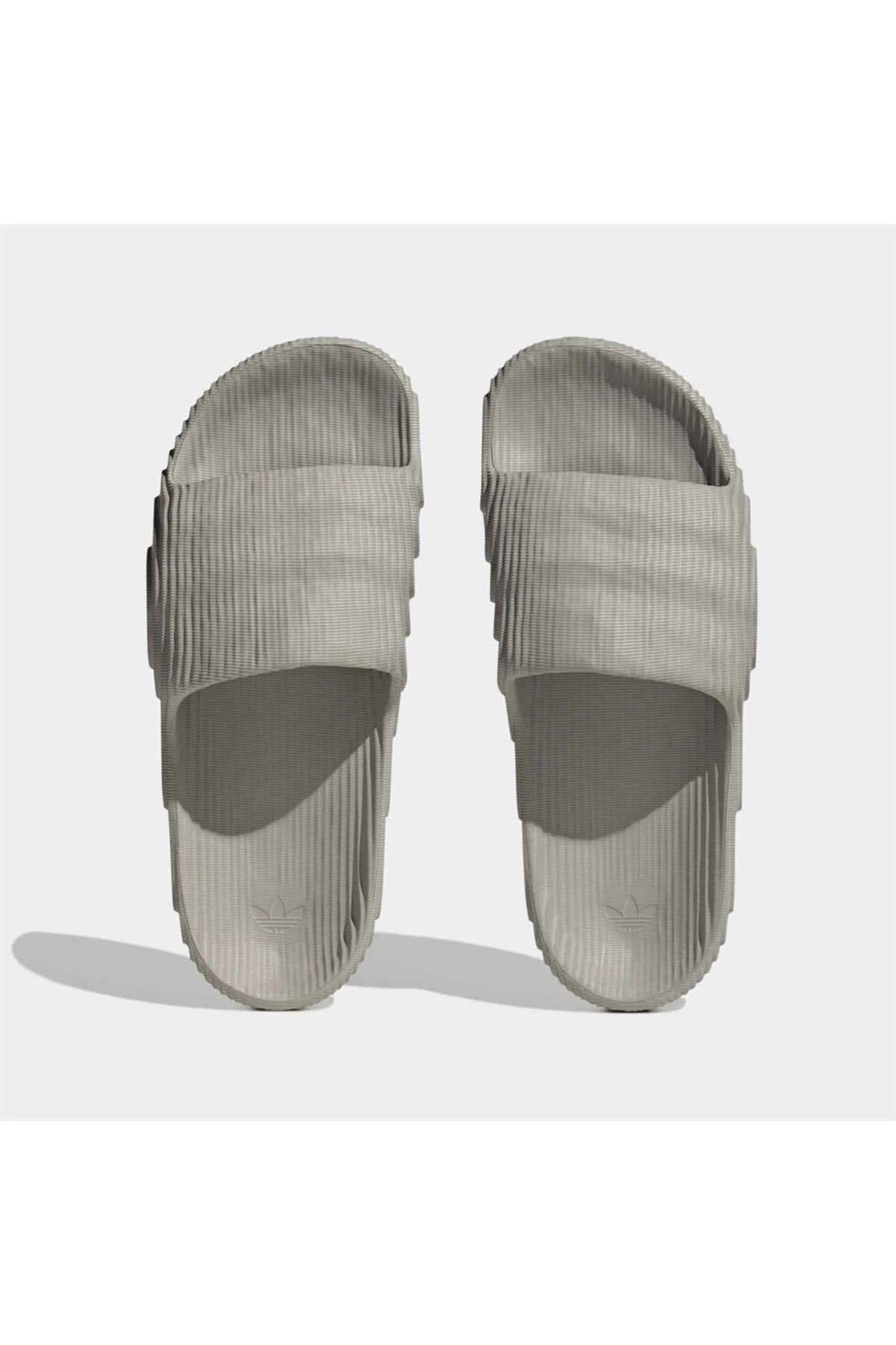 شبشب adidas لون رمادي