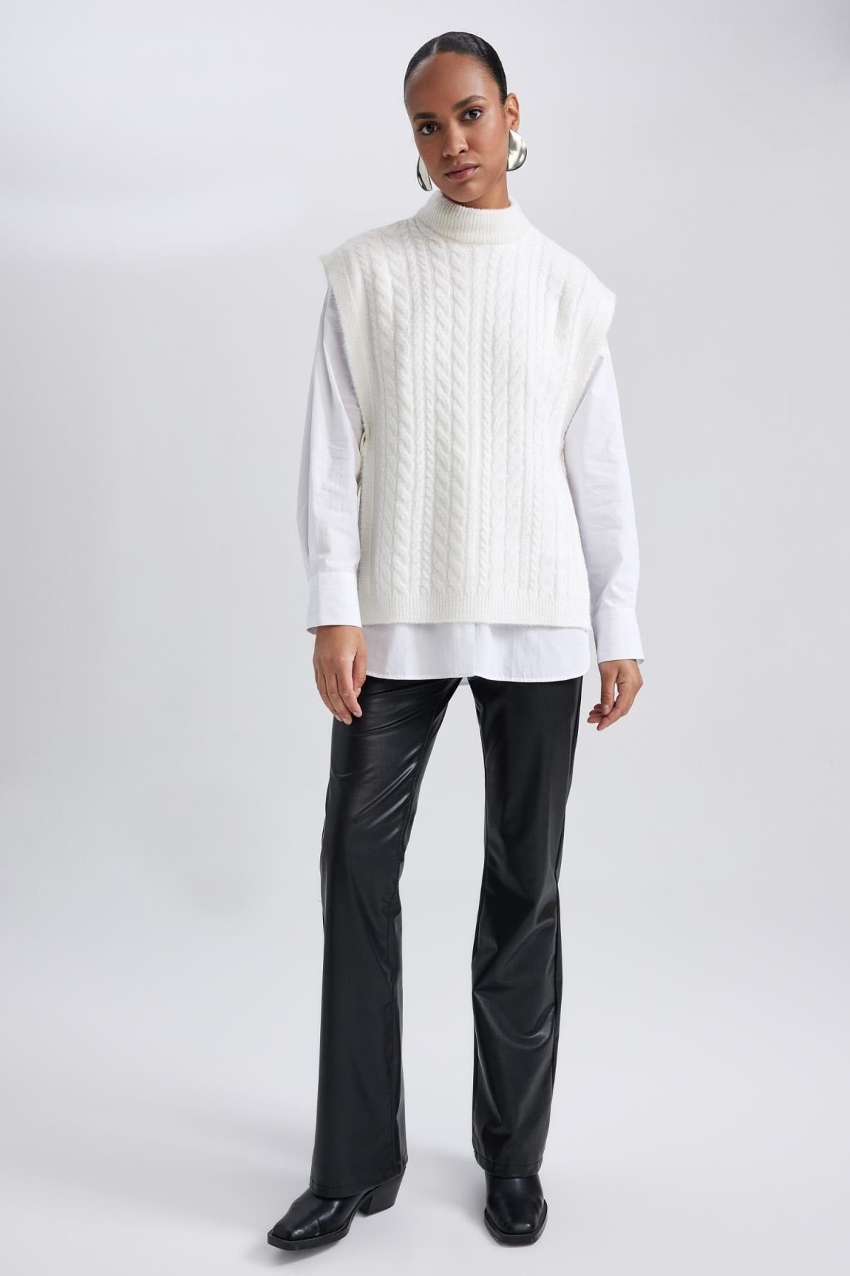 كنزة بدون أكمام Defacto لون بيج فاتح