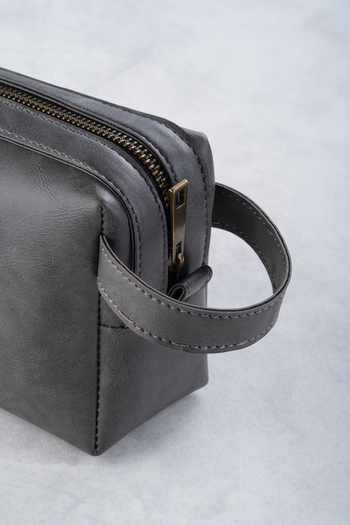 حقيبة يد dk leather لون رمادي