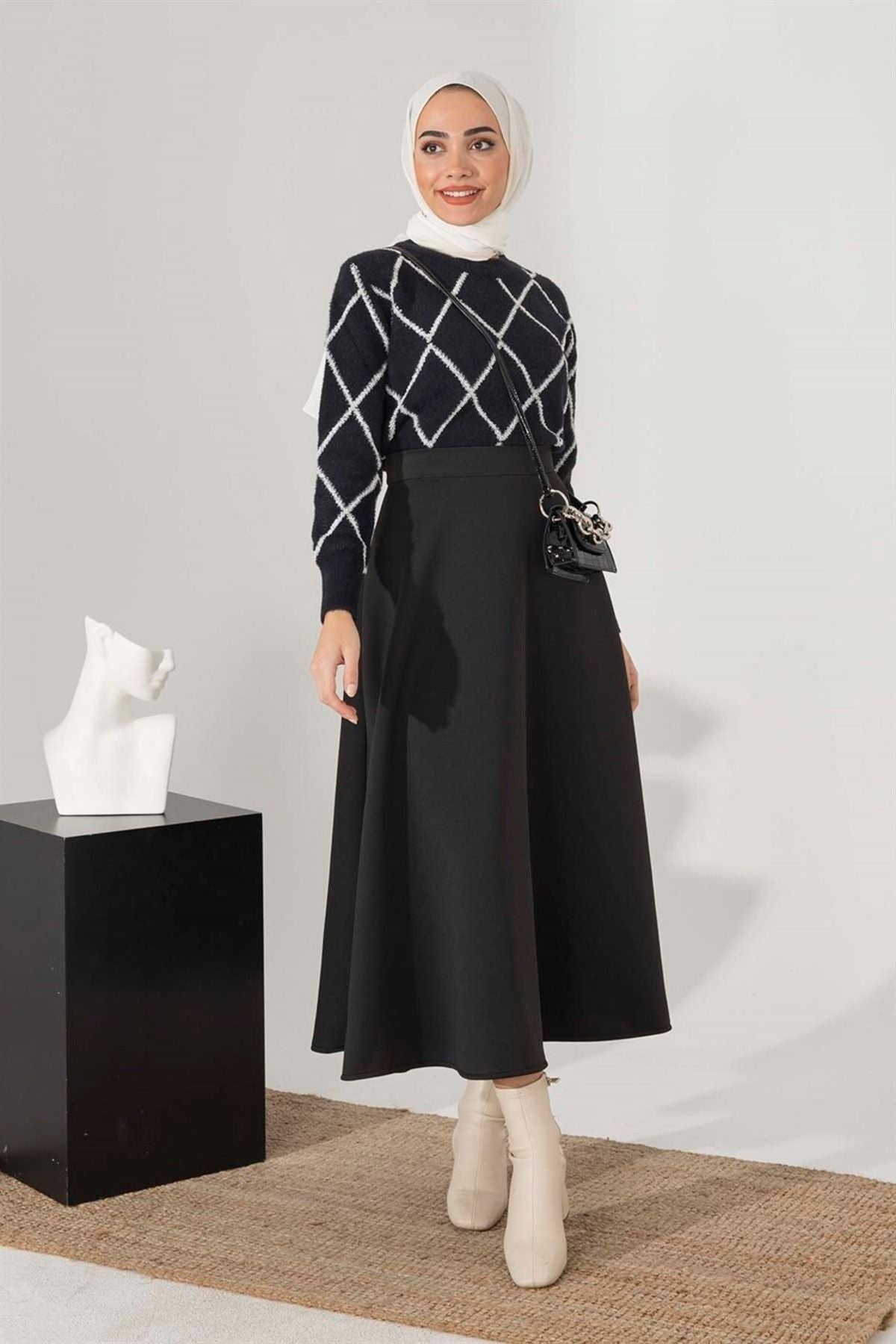 تنورة CNG MODA لون أسود