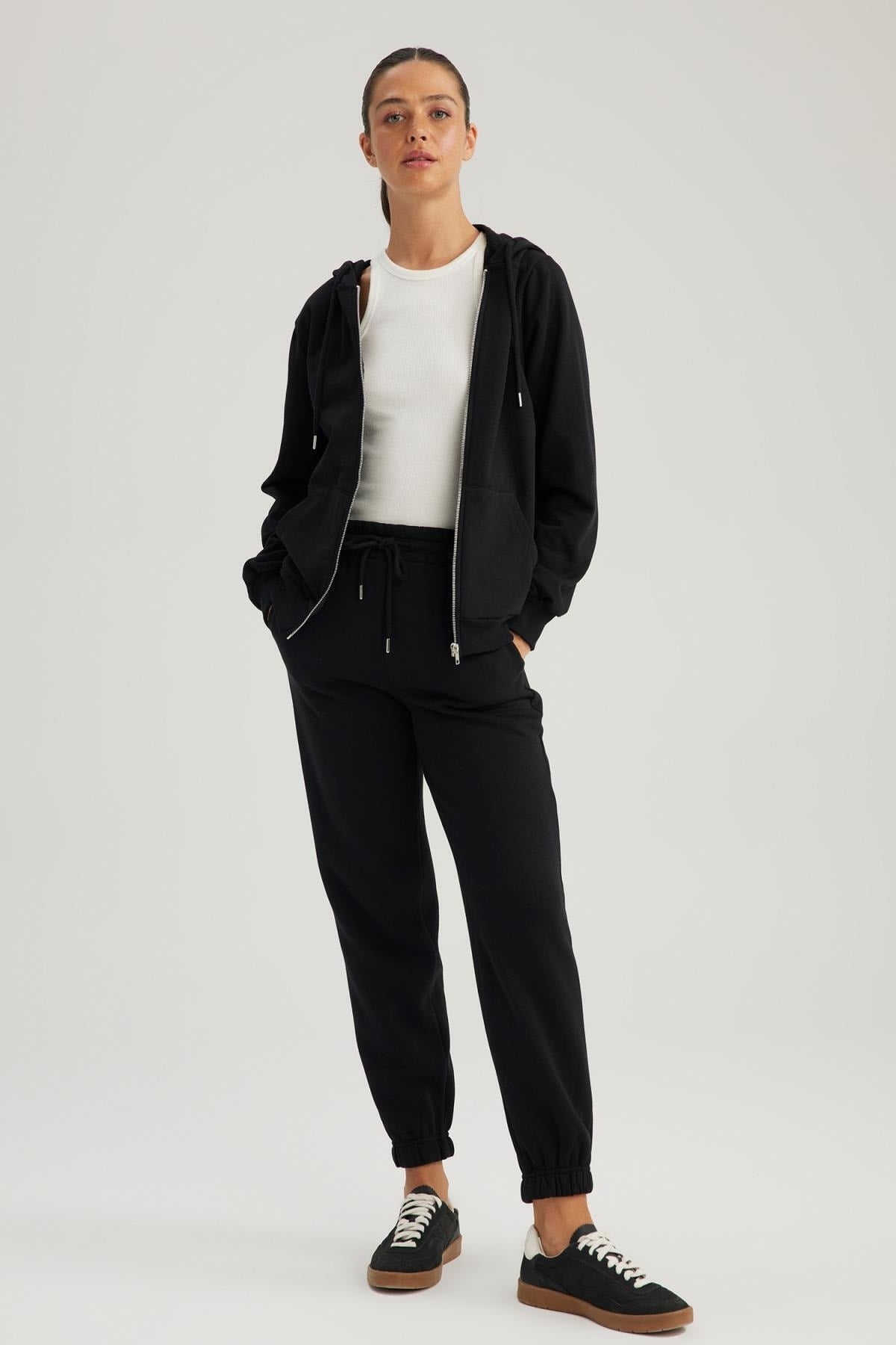 جاكيت خفيف Defacto لون أسود