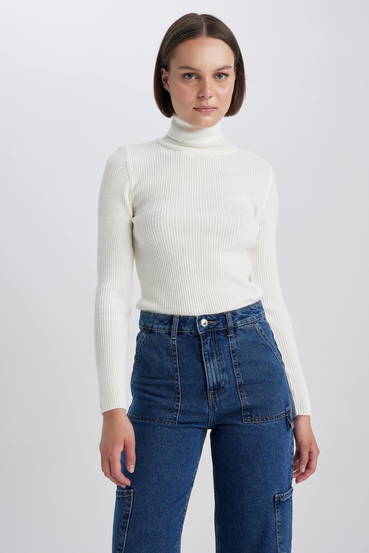 كنزة Defacto لون بيج فاتح