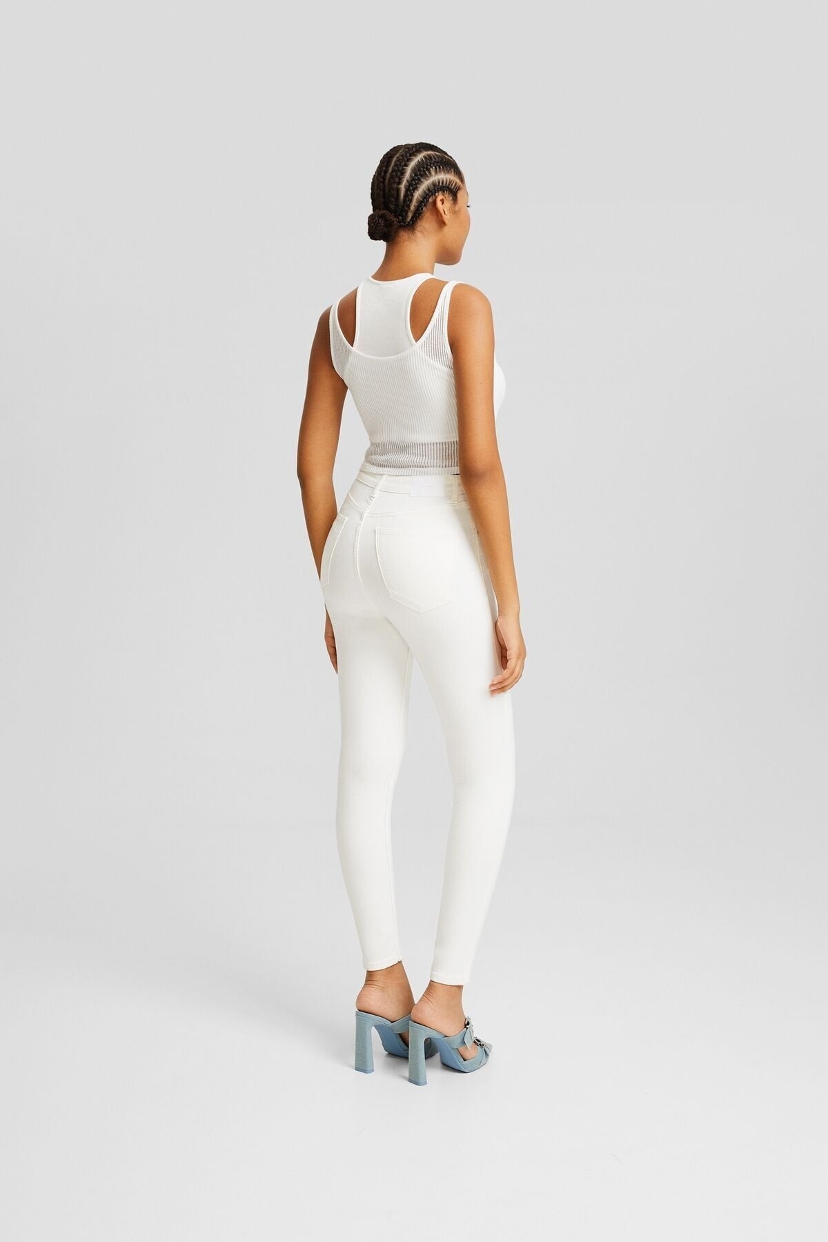 جينز Bershka لون أبيض