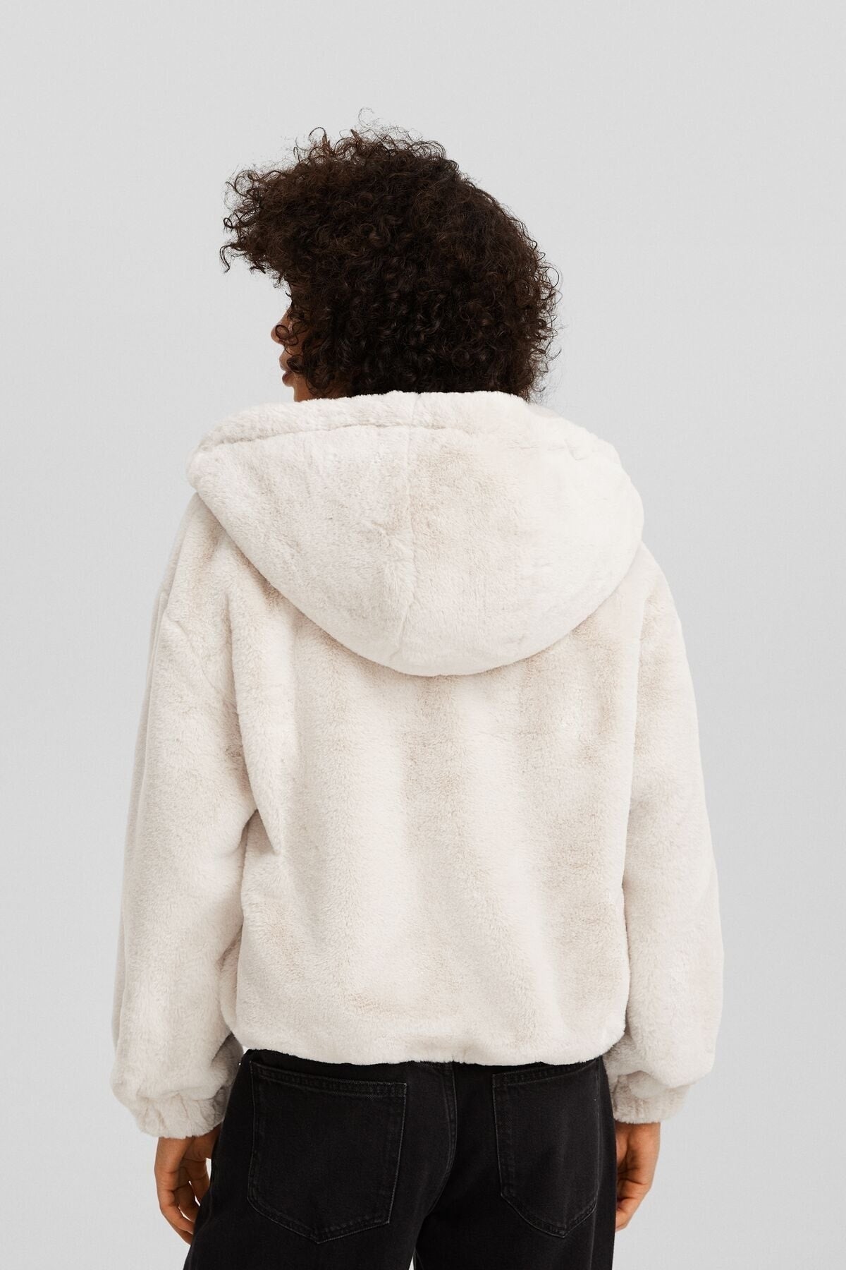 جاكيت Bershka لون بيج
