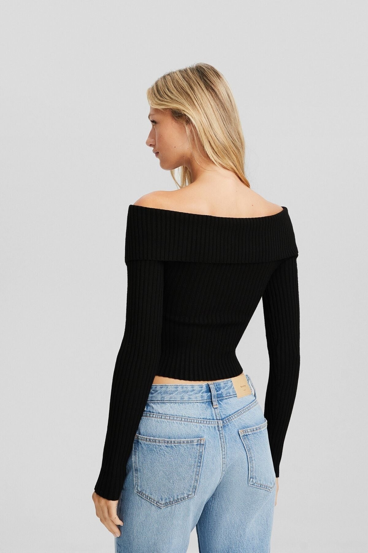 جاكيت خفيف Bershka لون أسود
