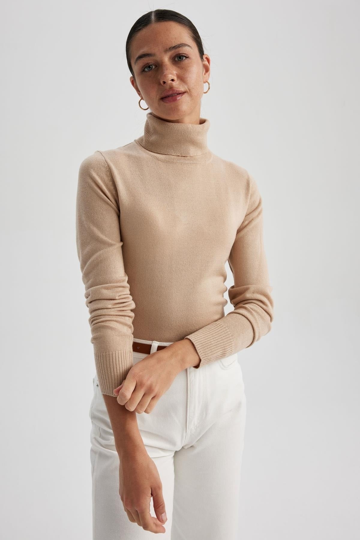 كنزة Defacto لون بيج