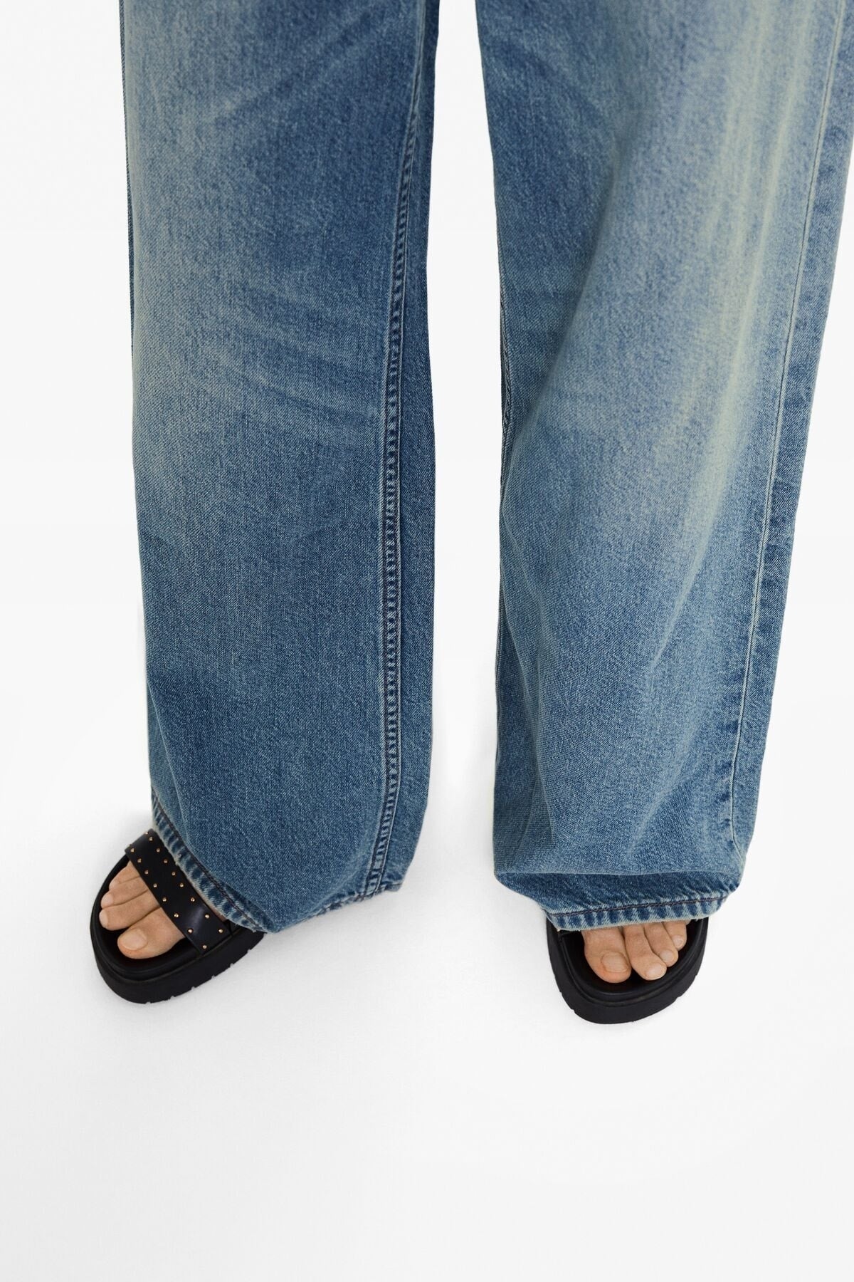 جينز Bershka لون أزرق غامق