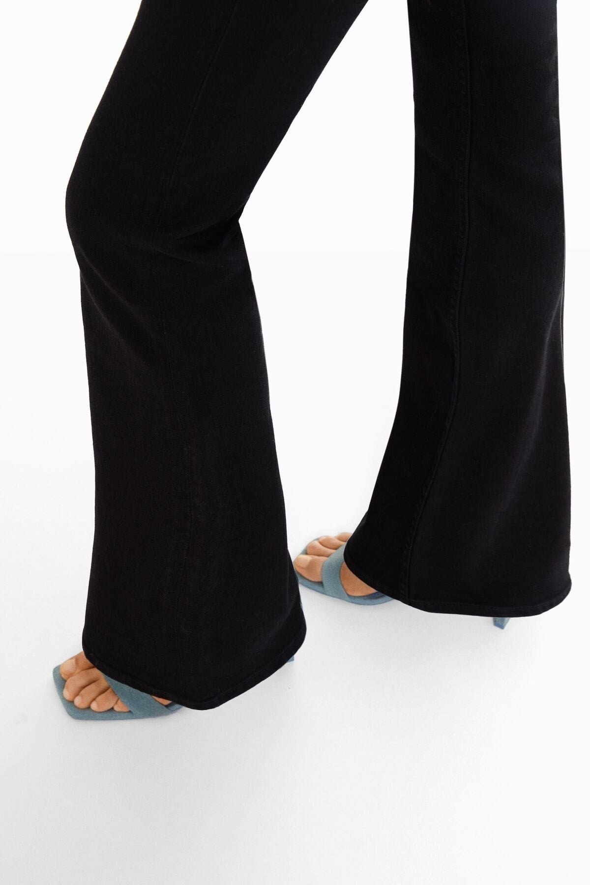 جينز Bershka لون أسود