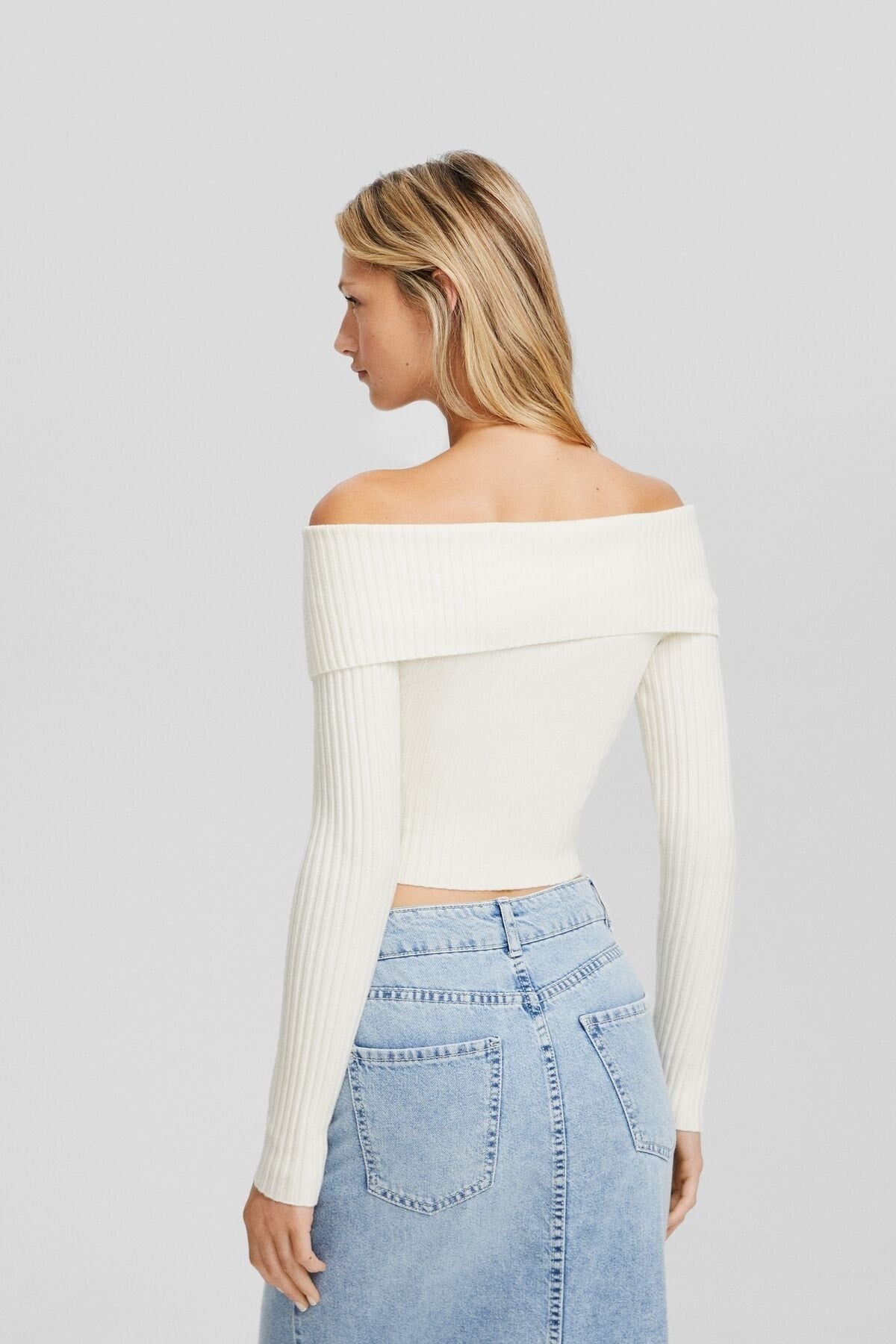 جاكيت خفيف Bershka لون بيج