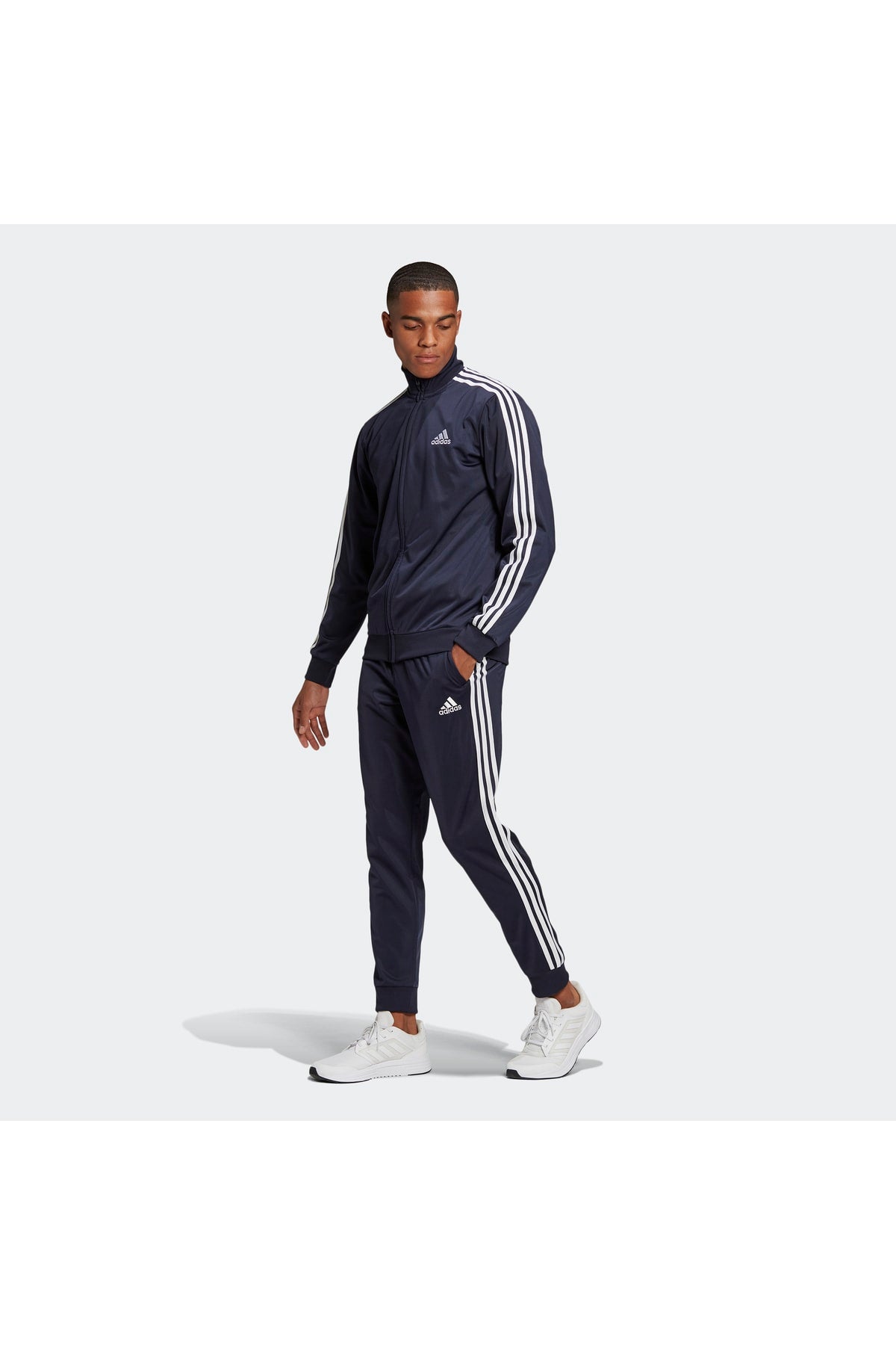 طقم رياضي adidas لون أبيض