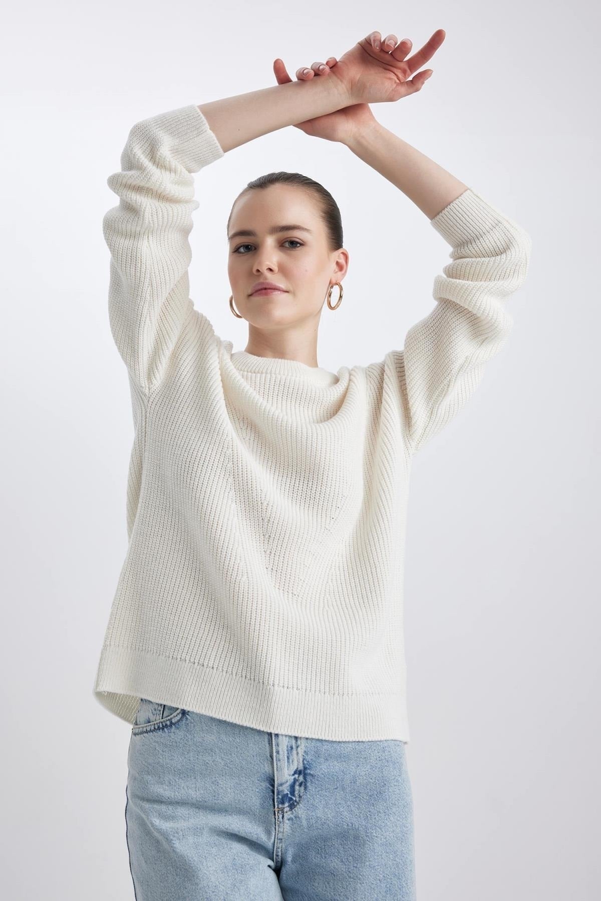 كنزة Defacto لون بيج فاتح