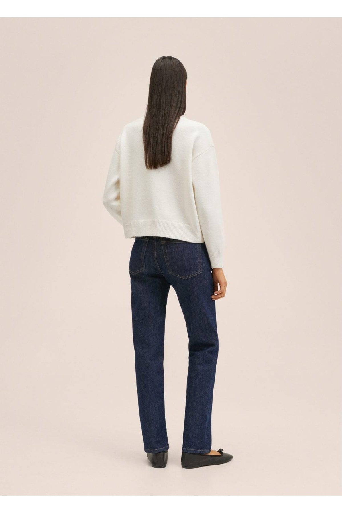 كنزة MANGO لون بيج فاتح