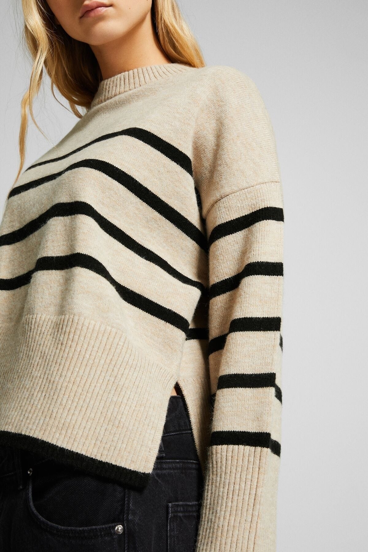 كنزة Bershka لون بيج