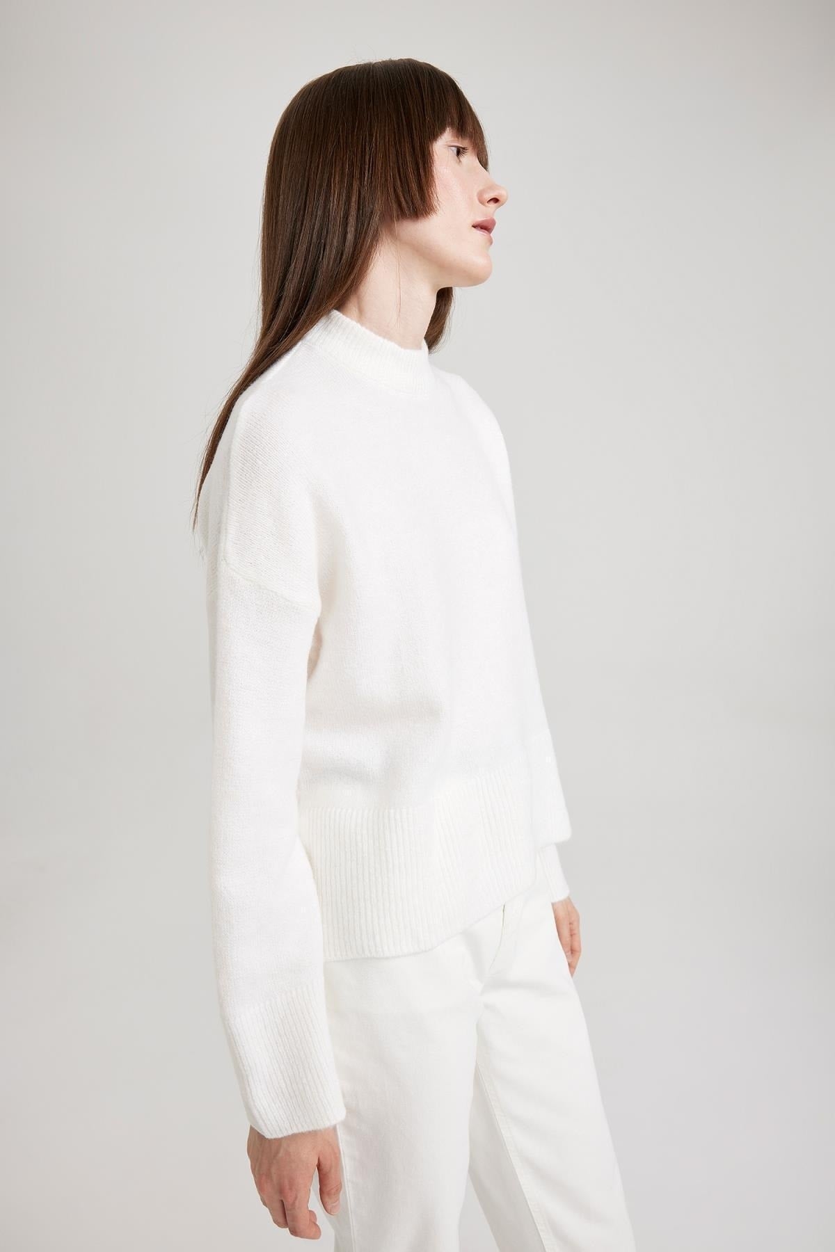 كنزة Defacto لون بيج فاتح