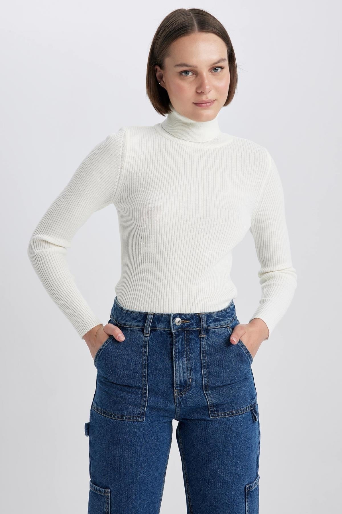 كنزة Defacto لون بيج فاتح