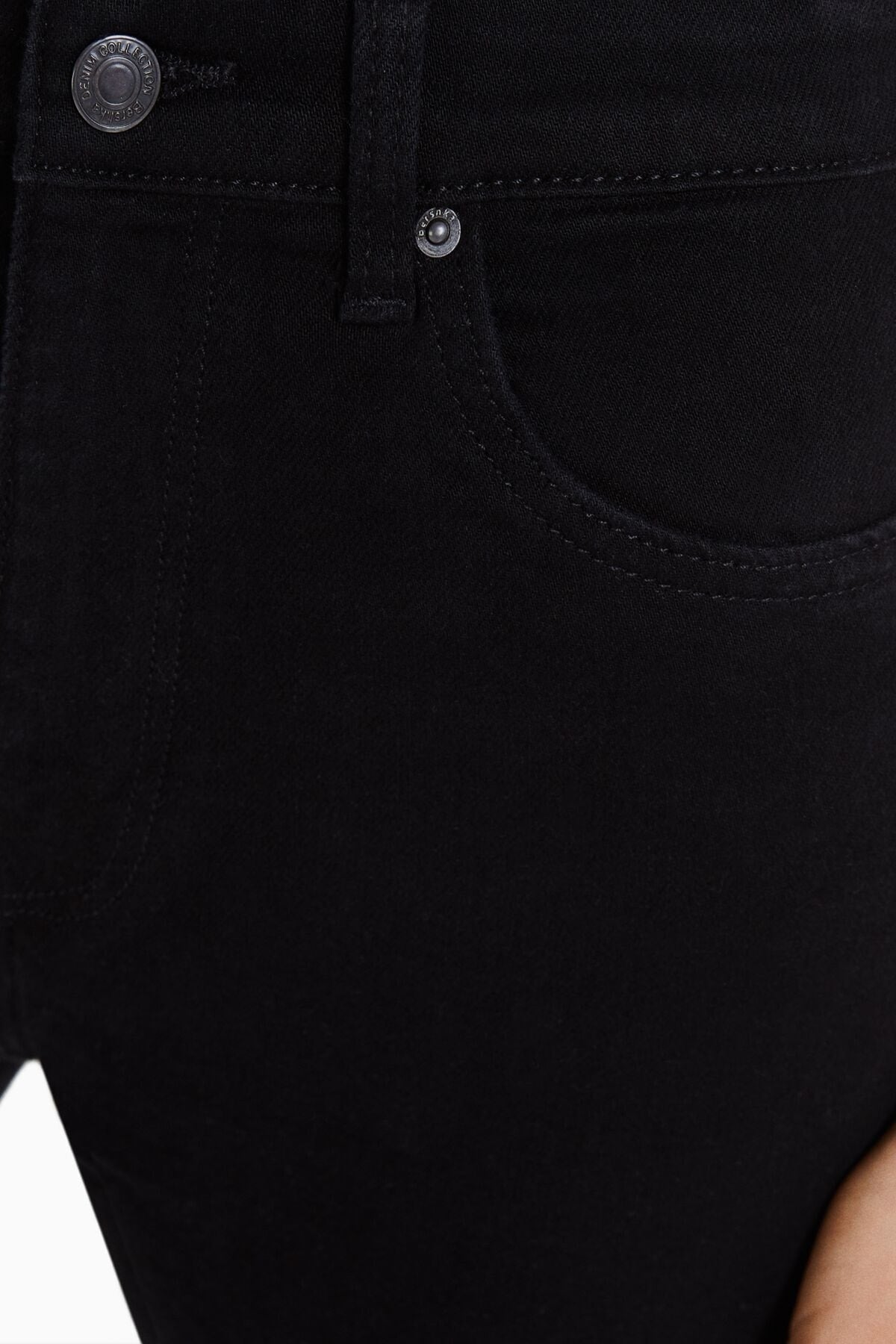 جينز Bershka لون أسود