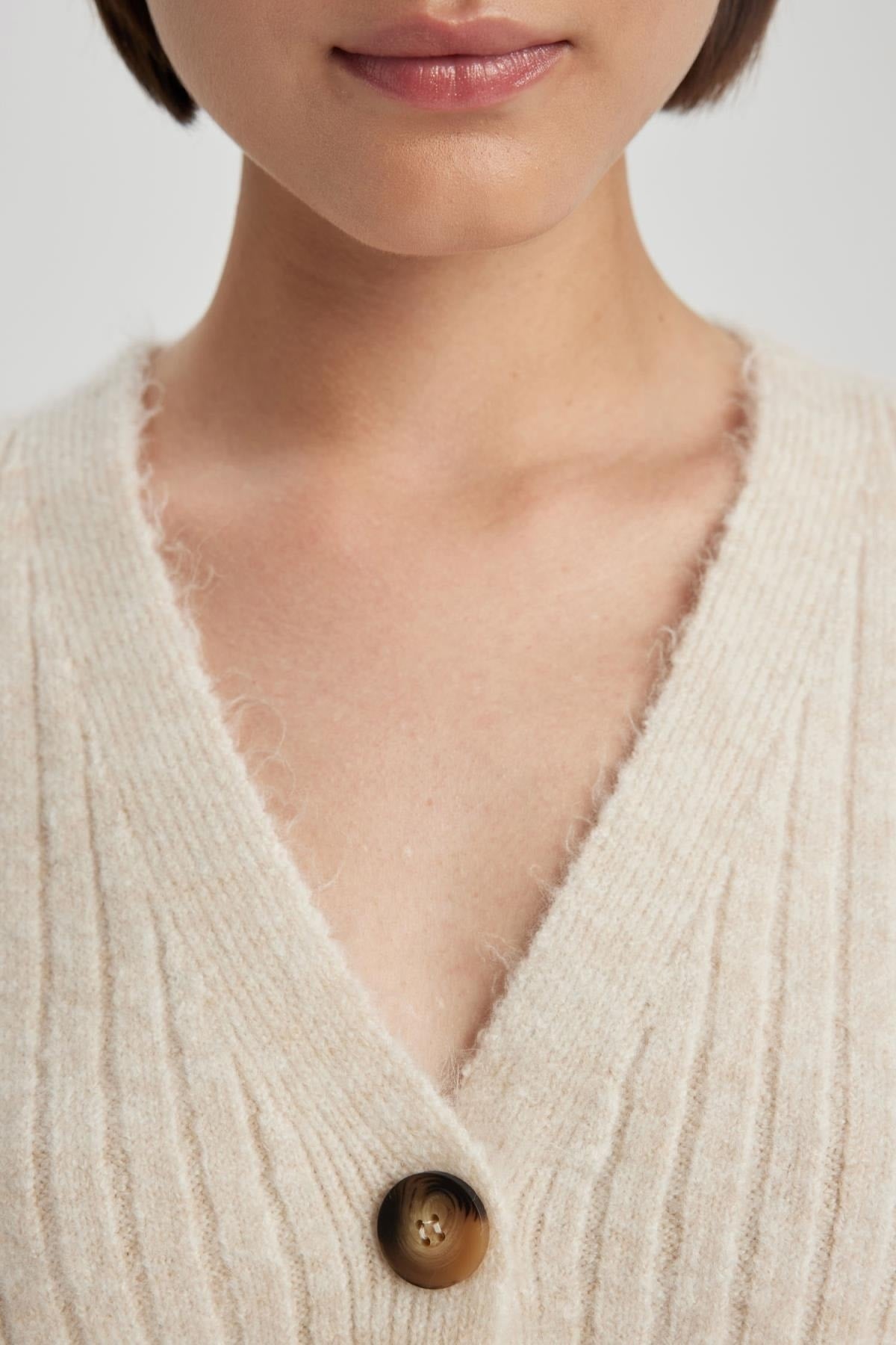 جاكيت خفيف Defacto لون بيج