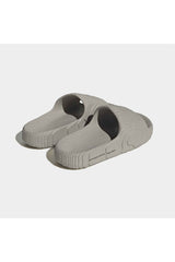 شبشب adidas لون رمادي