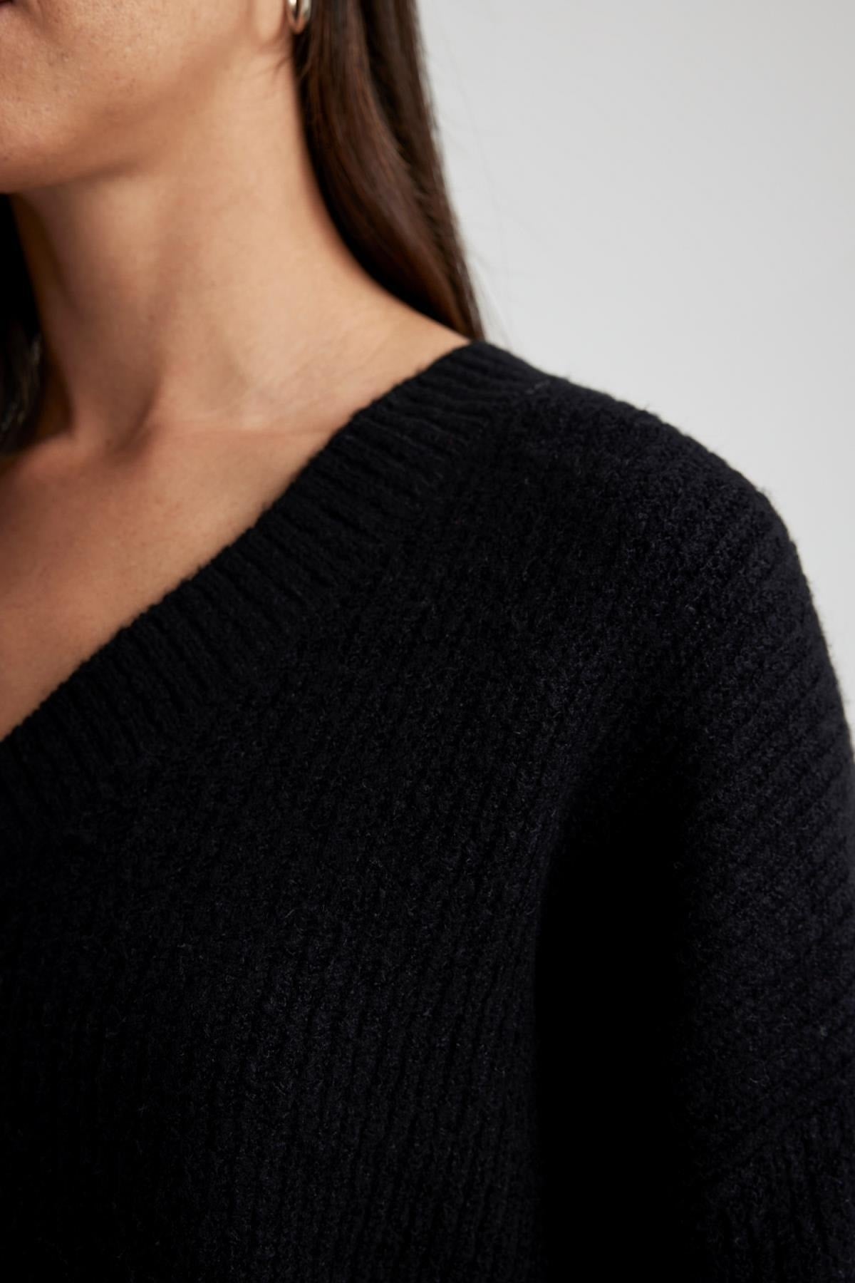 كنزة Defacto لون أسود