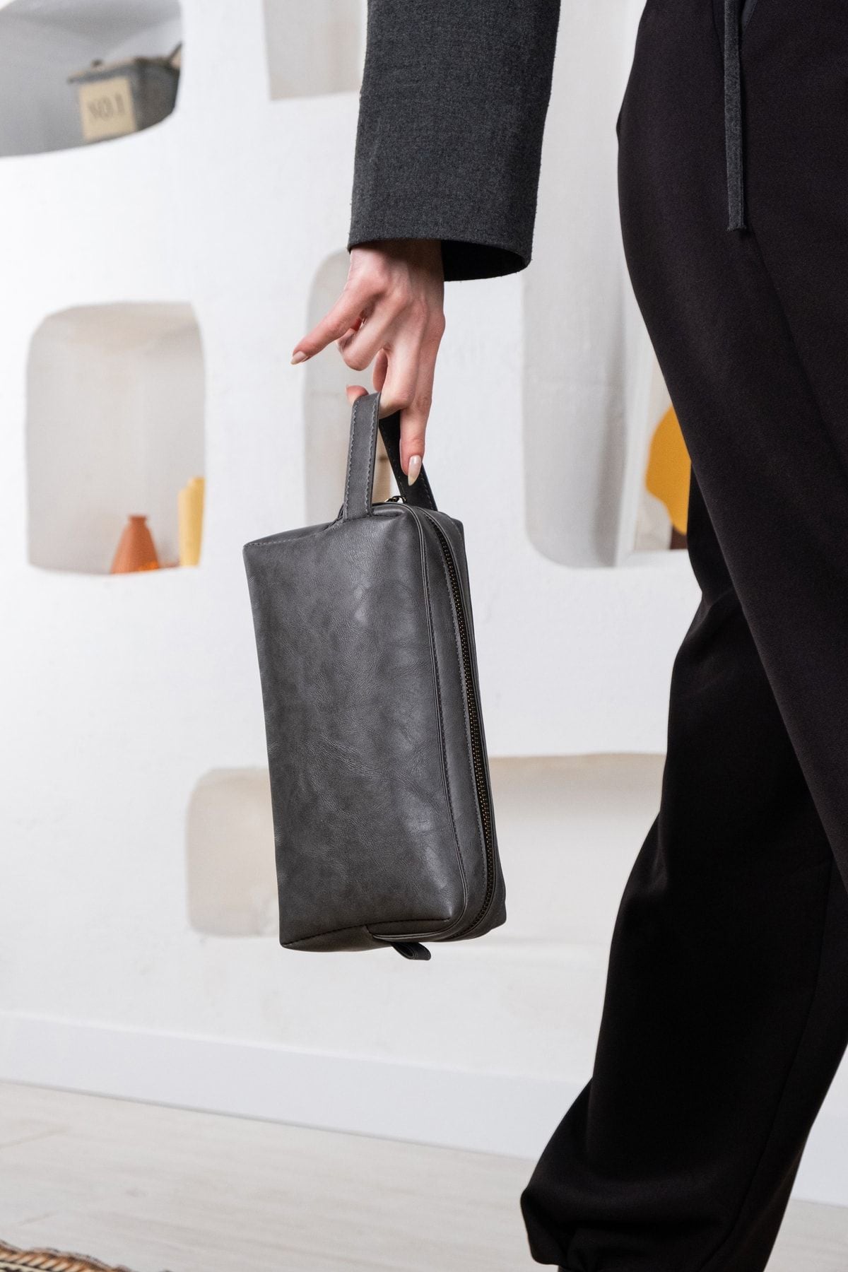 حقيبة يد dk leather لون رمادي