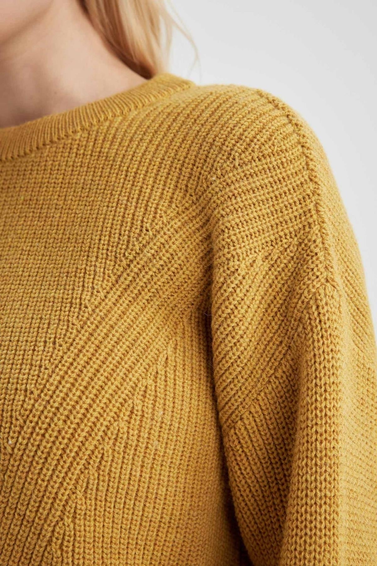 كنزة Defacto لون أصفر