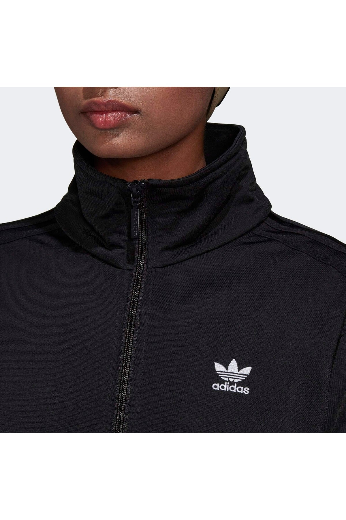 سترة رياضية adidas لون أسود