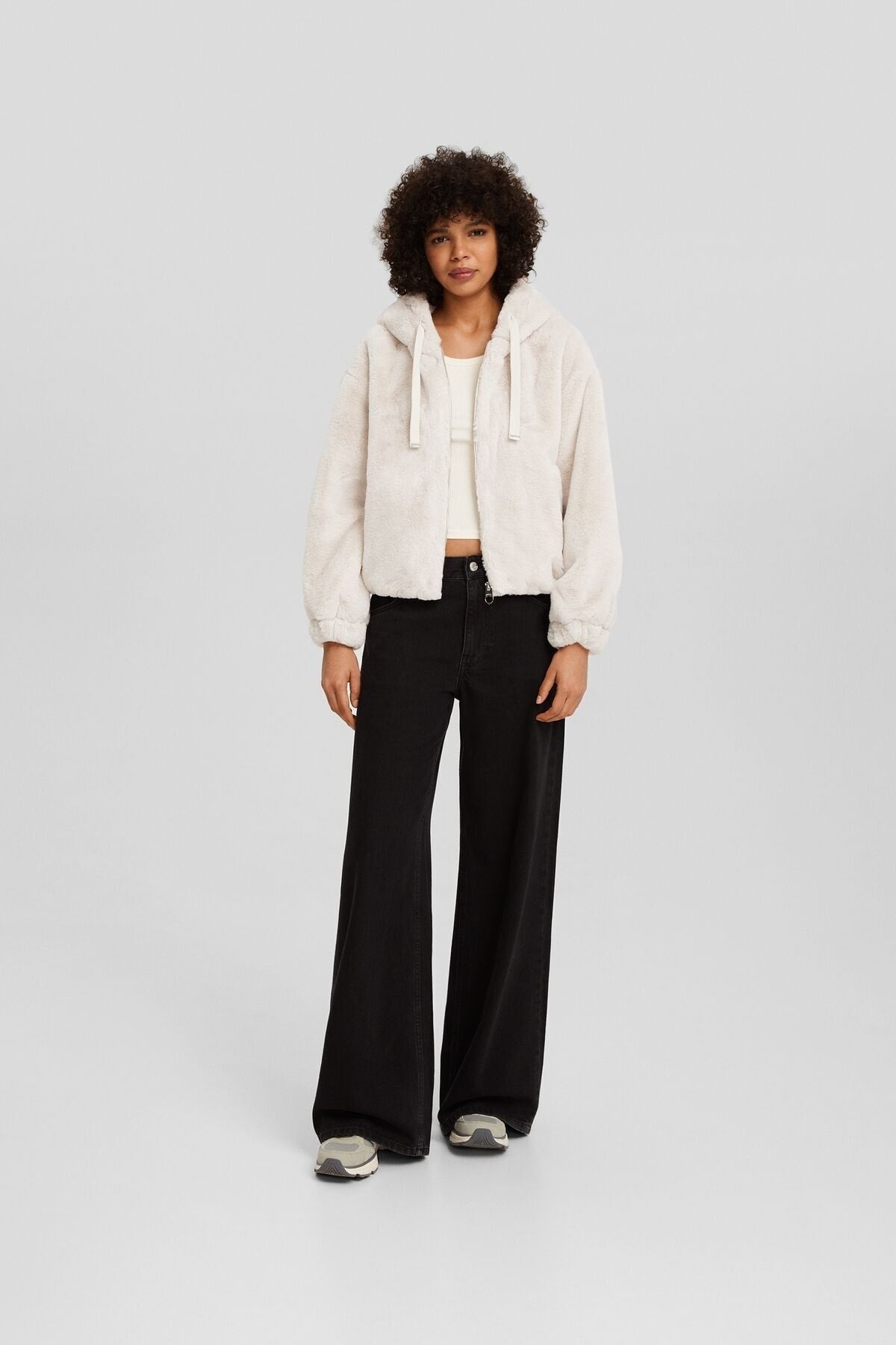 جاكيت Bershka لون بيج