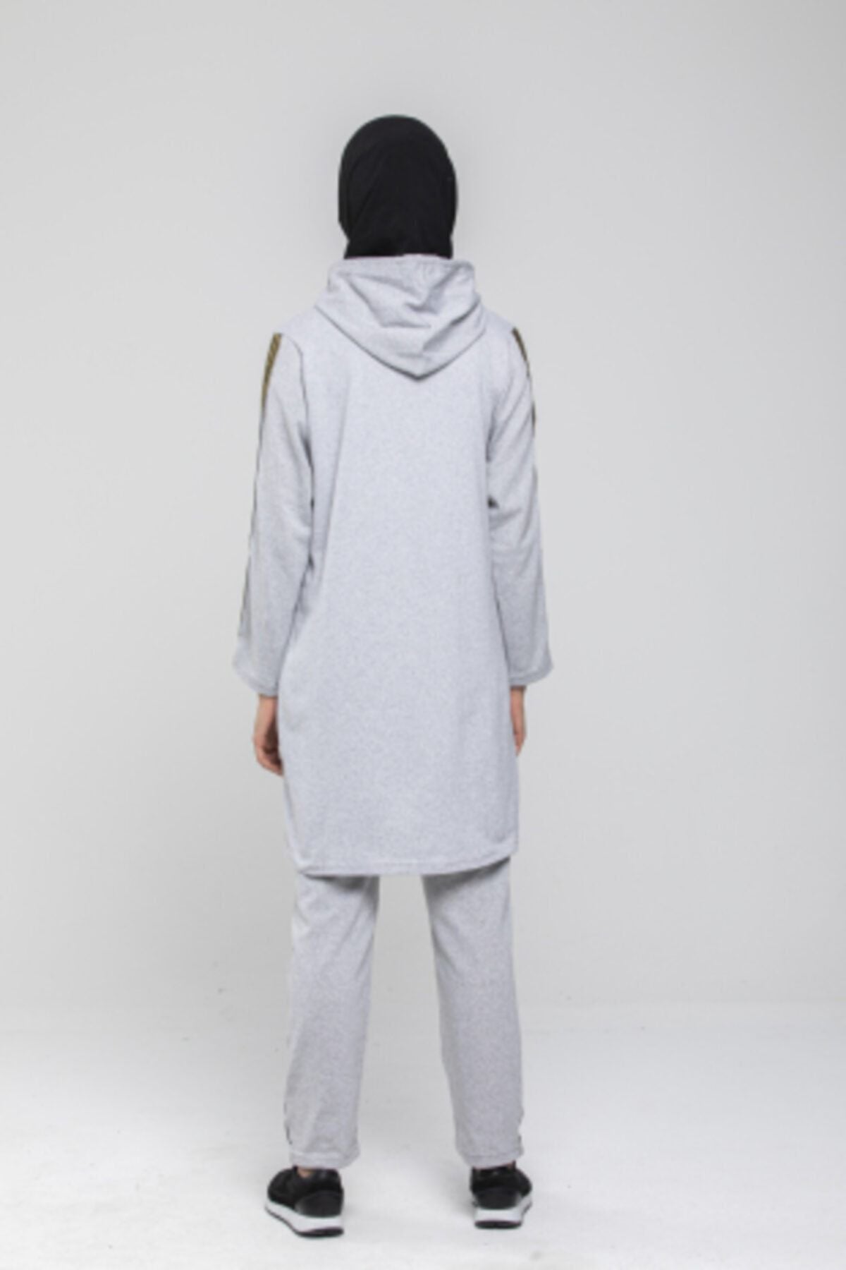 طقم رياضي CNG MODA لون رمادي