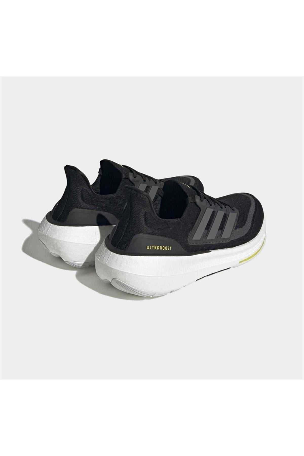 حذاء الجري adidas لون أسود
