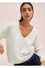 كنزة MANGO لون بيج فاتح