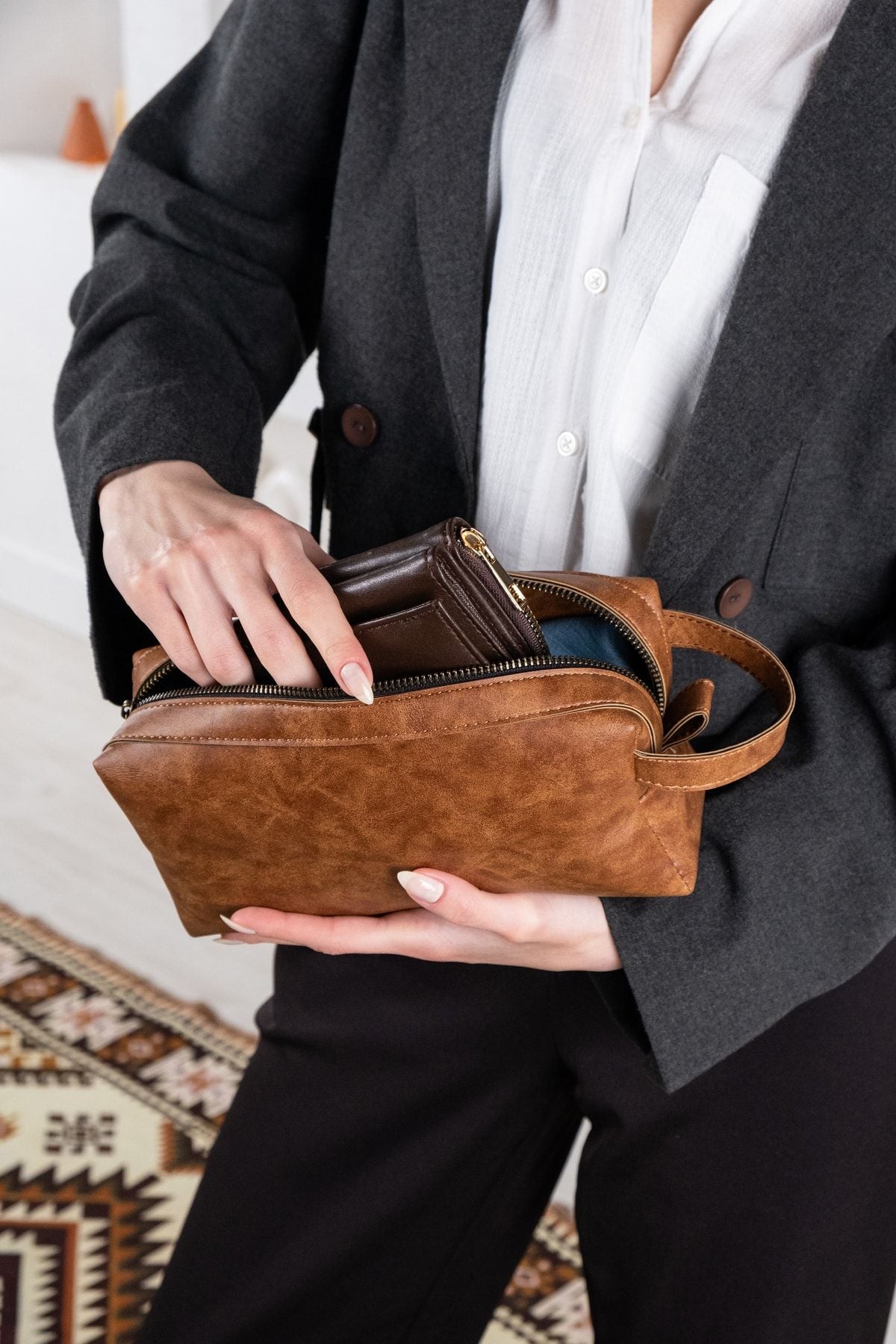 حقيبة يد dk leather لون بني