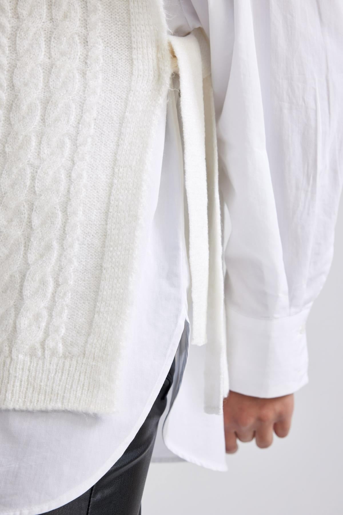 كنزة بدون أكمام Defacto لون بيج فاتح