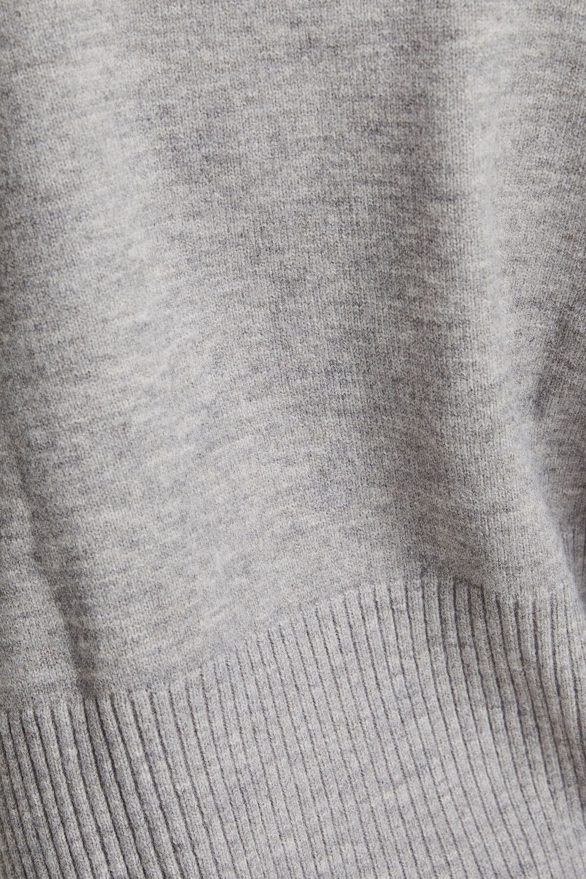 كنزة Bershka لون رمادي