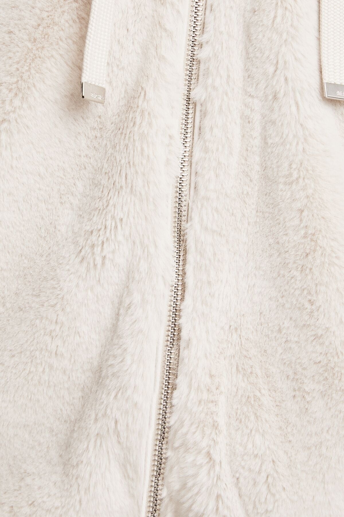 جاكيت Bershka لون بيج