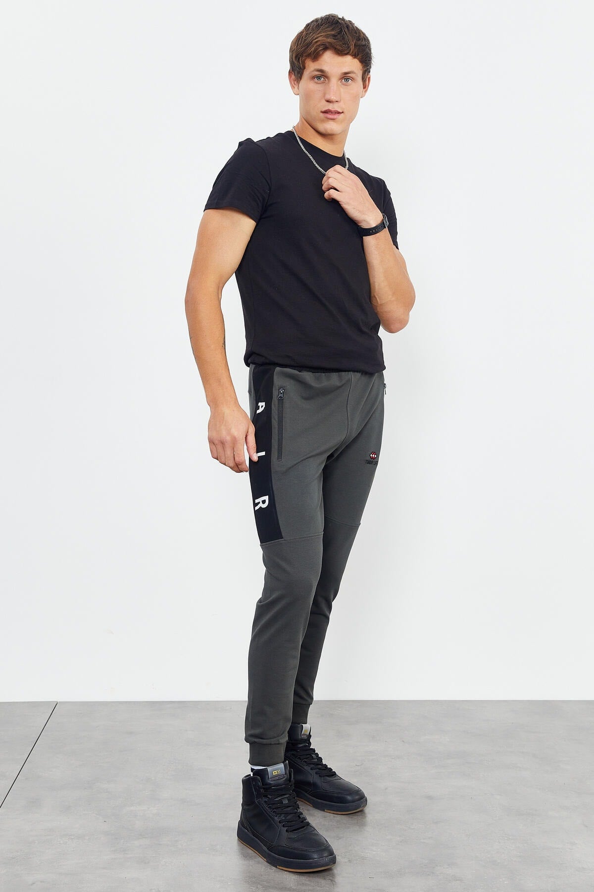 بنطال رياضي TOMMY LIFE لون كاكي