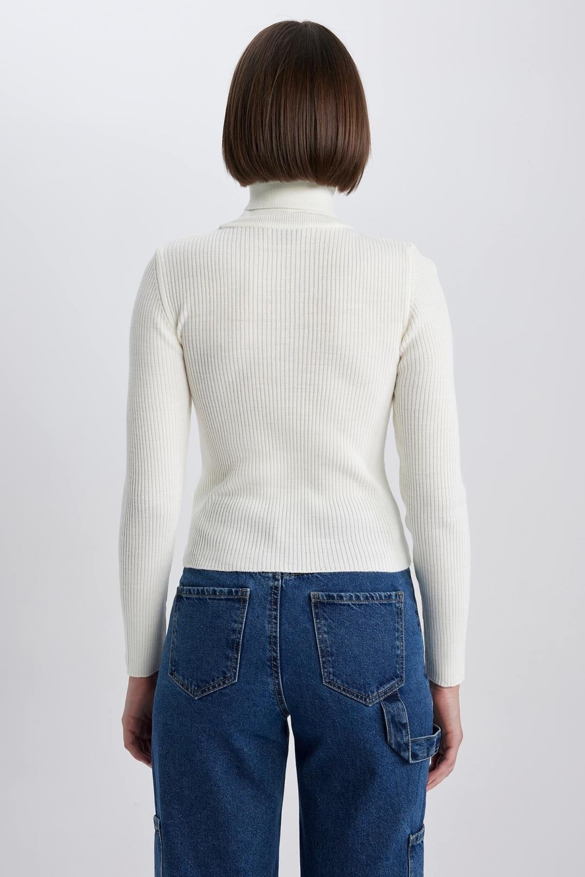 كنزة Defacto لون بيج فاتح