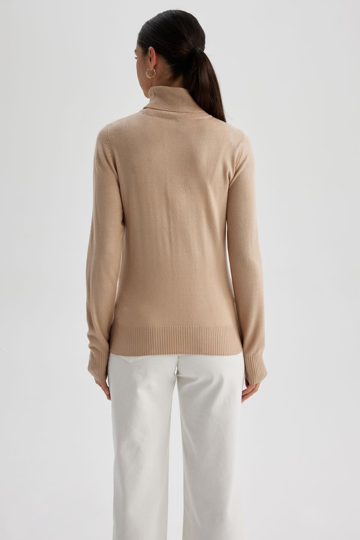 كنزة Defacto لون بيج