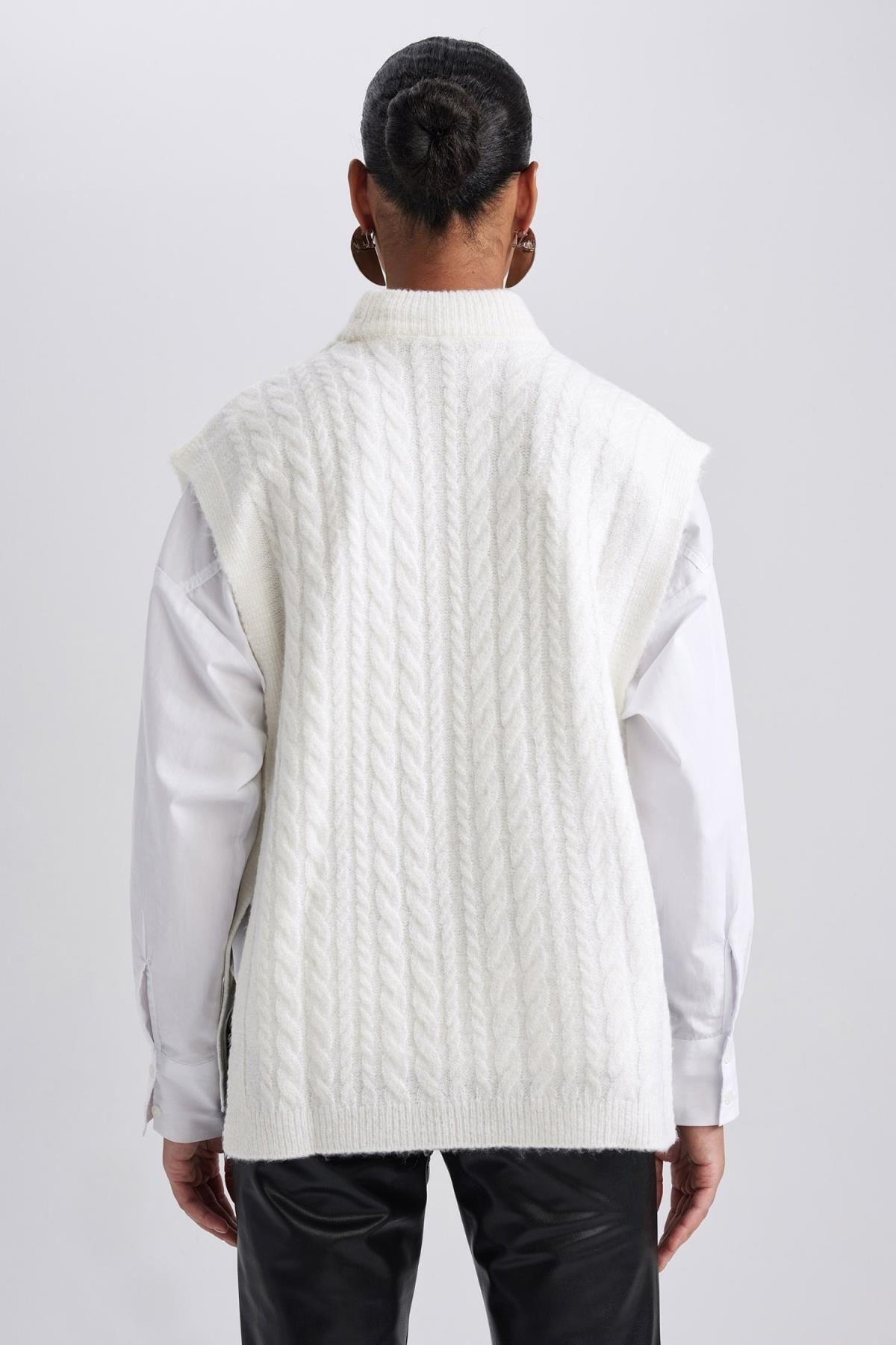 كنزة بدون أكمام Defacto لون بيج فاتح