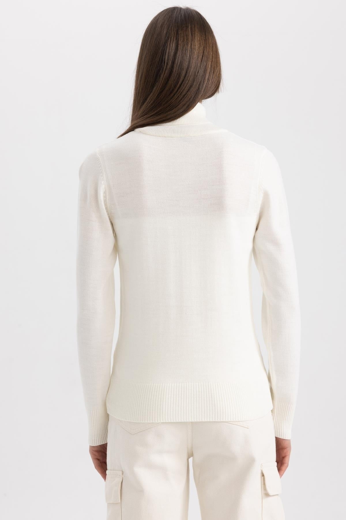 كنزة Defacto لون بيج فاتح