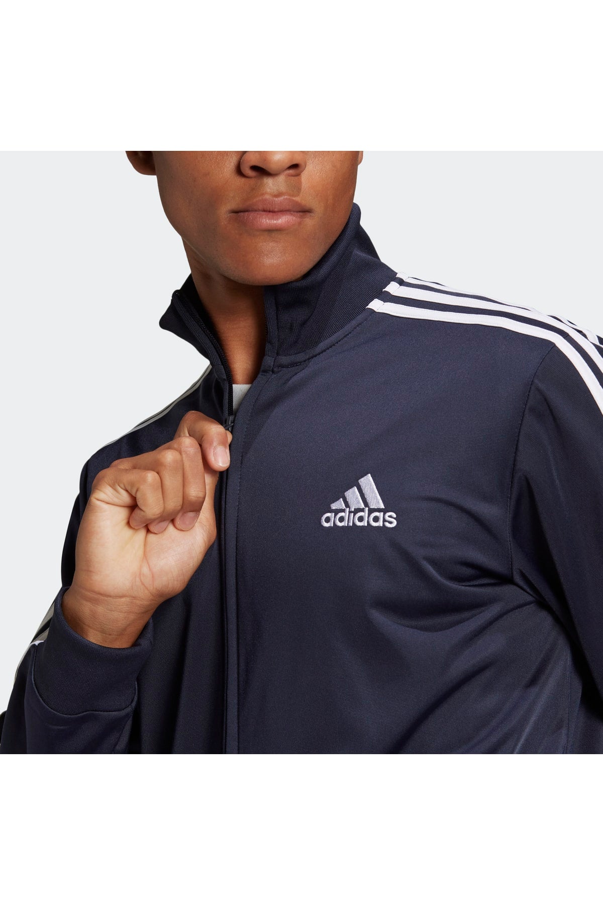 طقم رياضي adidas لون أبيض