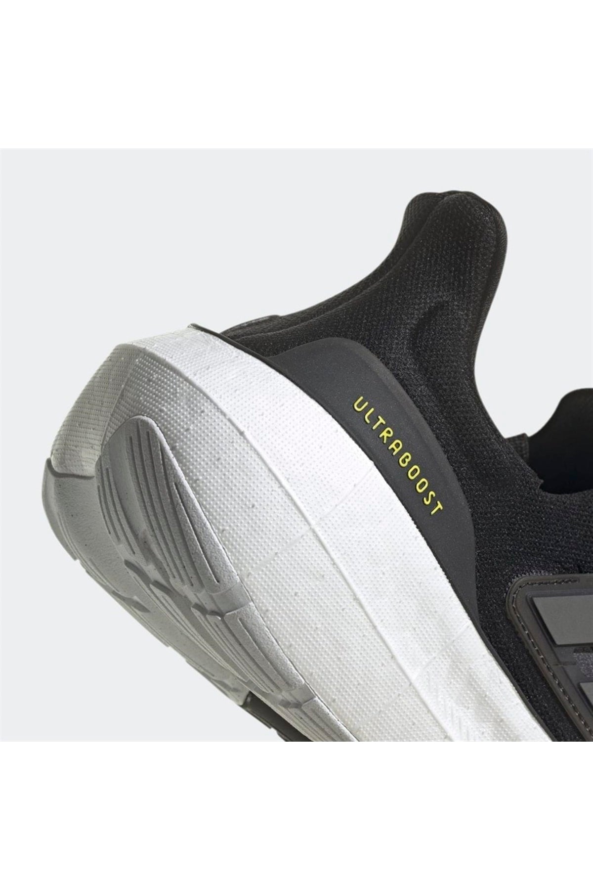 حذاء الجري adidas لون أسود