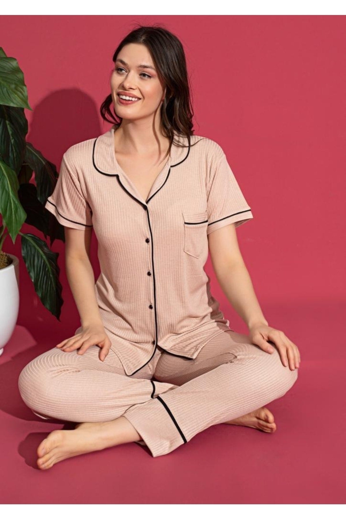 طقم بيجاما LİLA İÇ GİYİM لون بيج