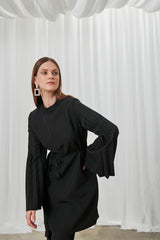 طقم Birgül Bektaş لون أسود