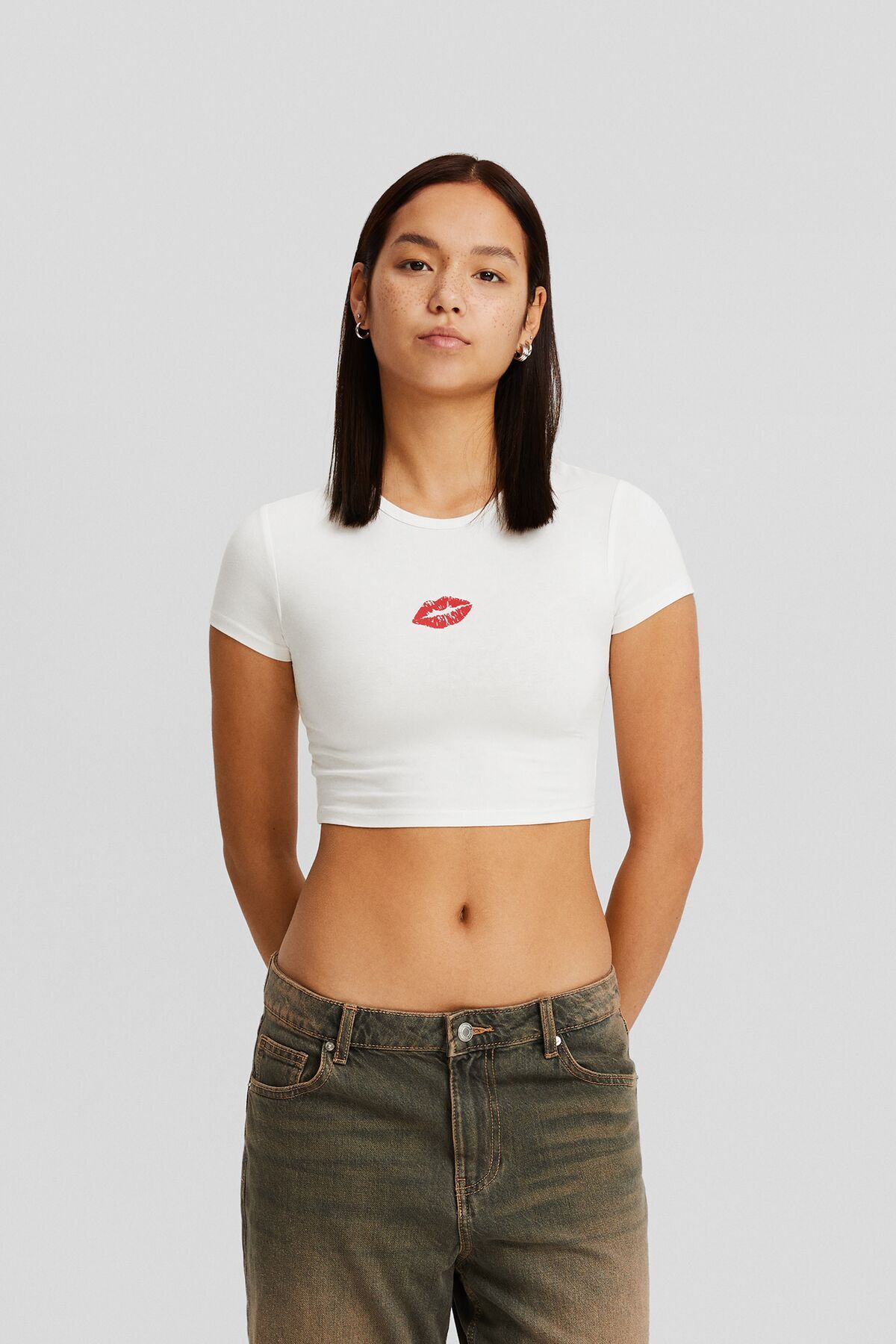 تيشيرت Bershka لون بيج