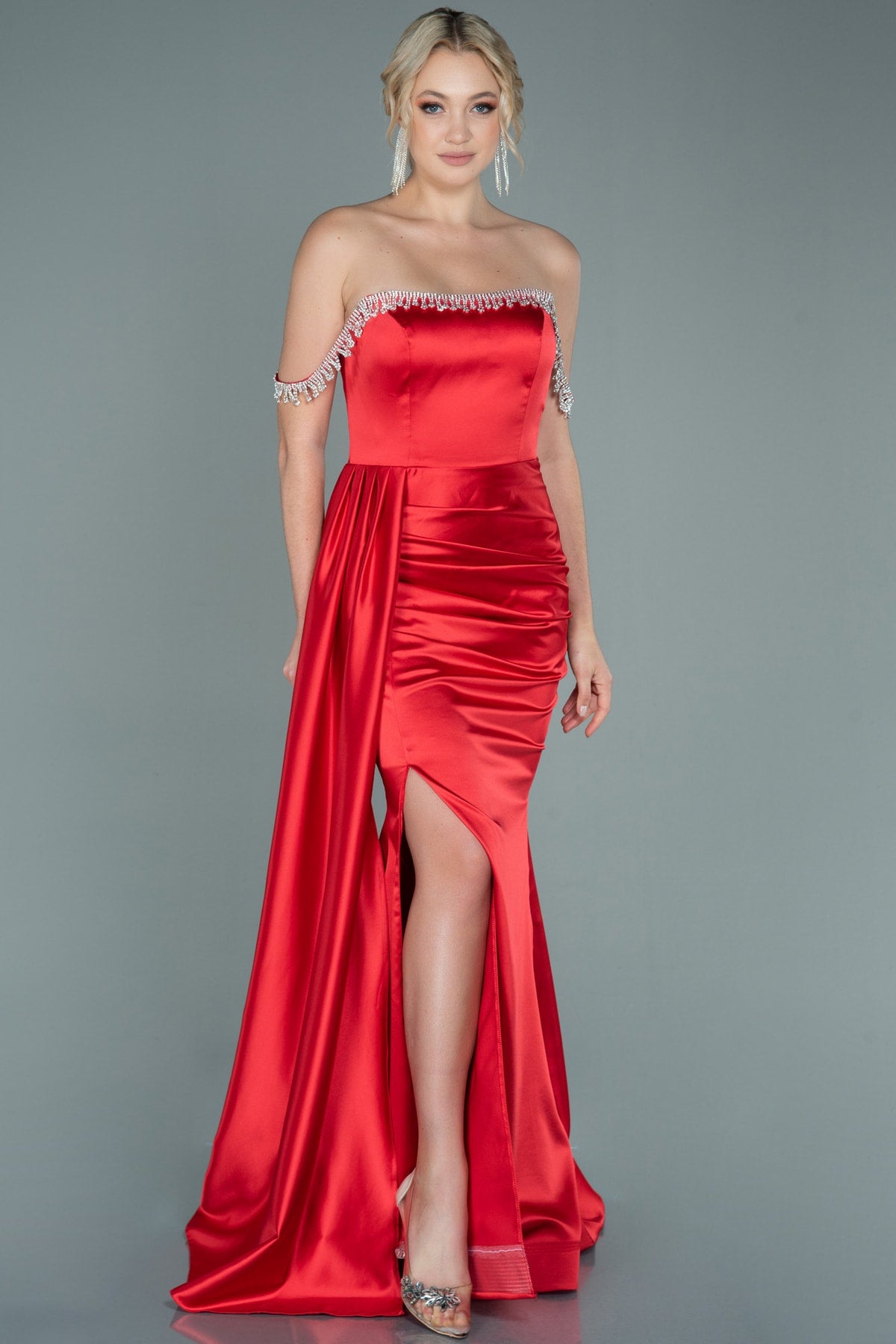 فستان سهرة Abiyefon لون أحمر