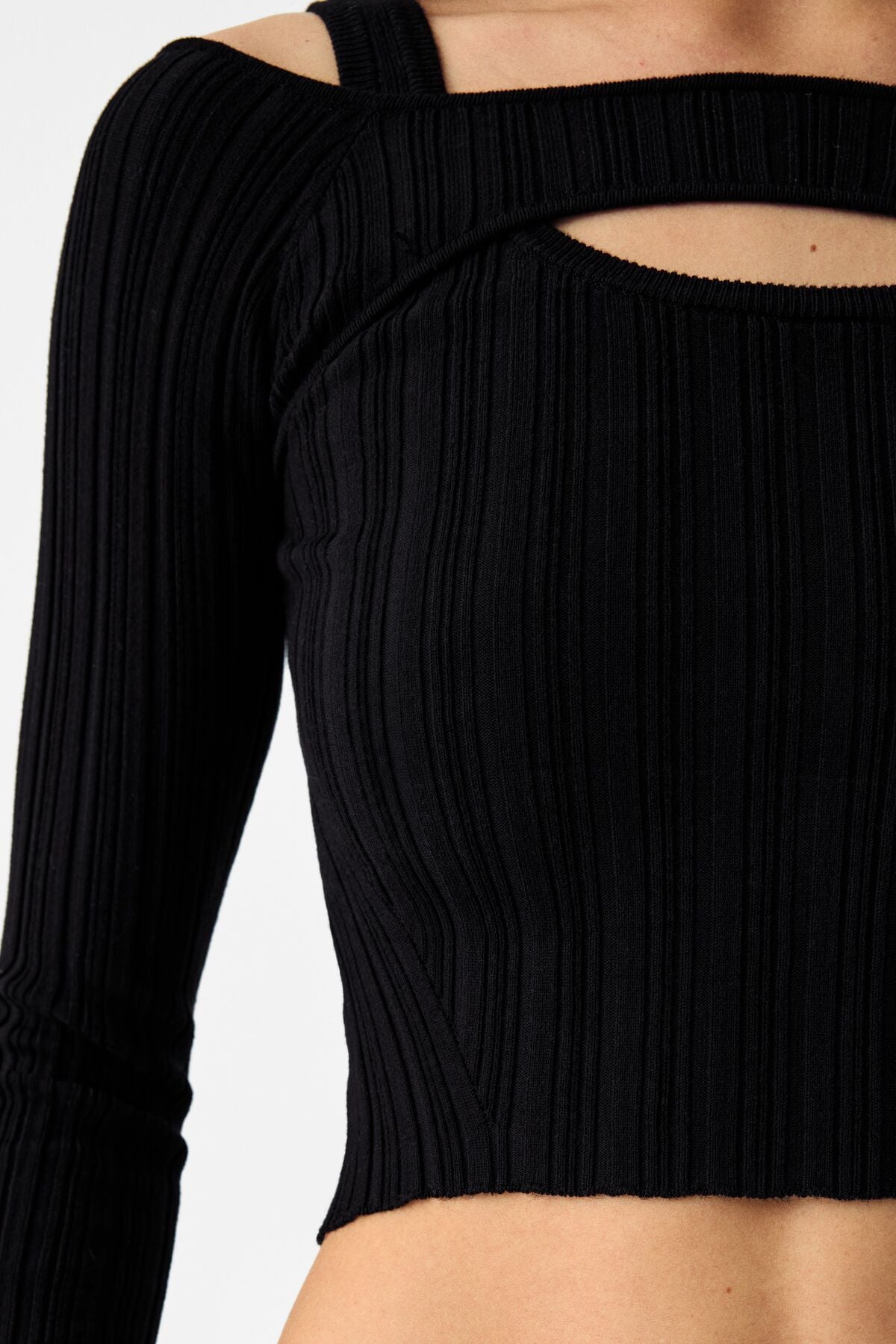 تيشيرت Bershka لون أسود