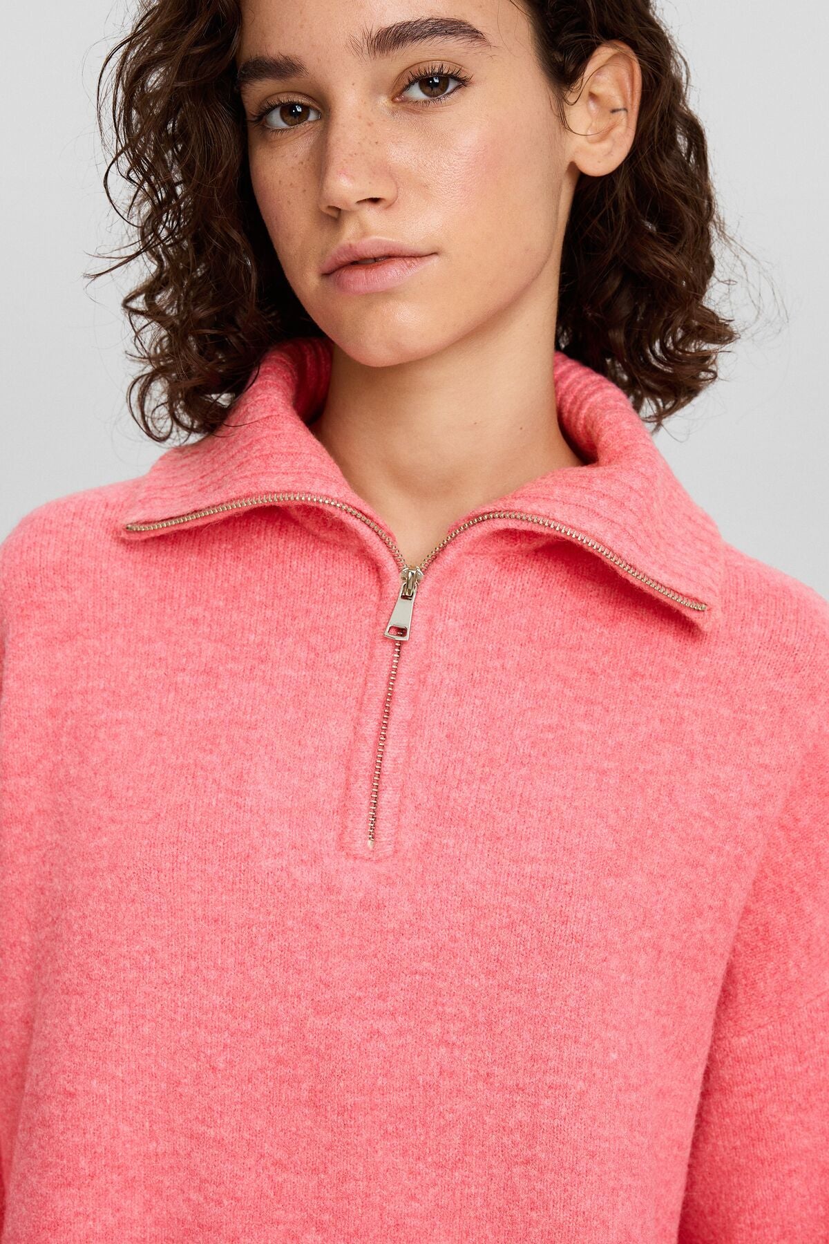 كنزة Bershka لون زهري