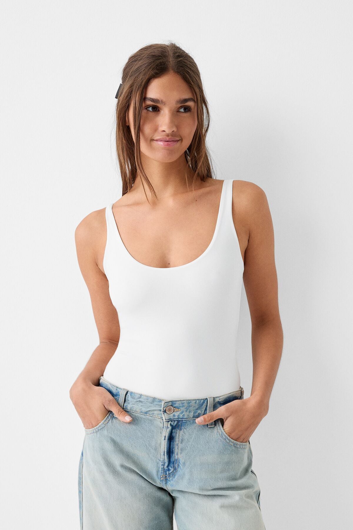 جسم Bershka لون أبيض