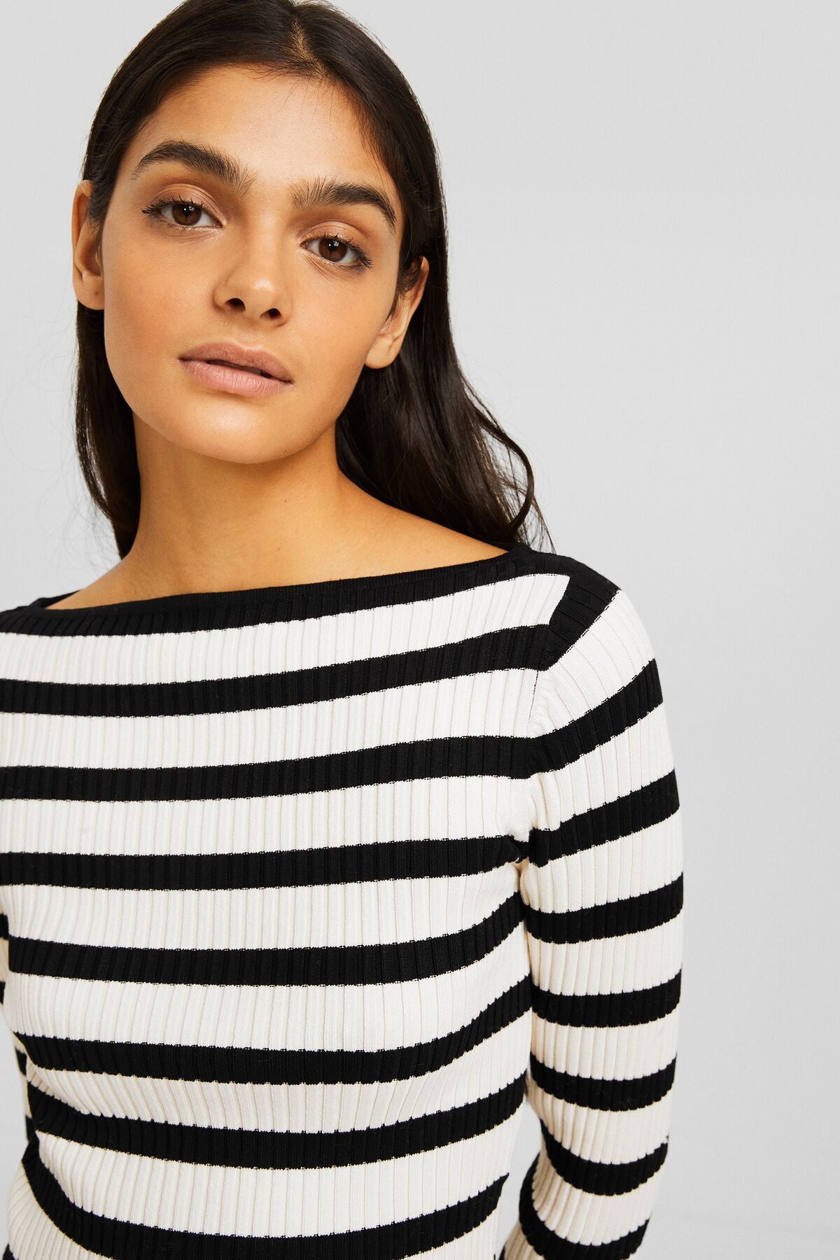 كنزة Bershka لون أسود